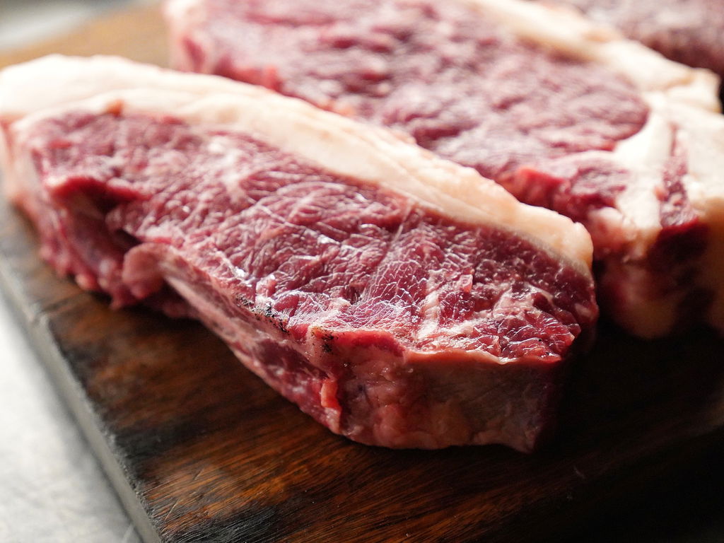 Bife de Chorizo de Carne Vacuna x Kg. Campo STU